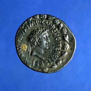 Srebrna i złota moneta z podobizną Antoniego lub Marka Antoniego (83 pne - 30 pne), rzymskiego polityka, który rządził z Kleopatrą. autorstwa Roman