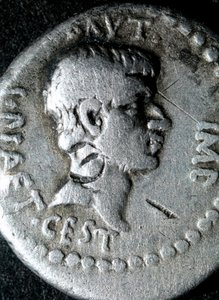 Srebrna moneta z podobizną Marka Juniusza Brutusa (83-42 p.n.e.) Senator rzymski autorstwa Roman