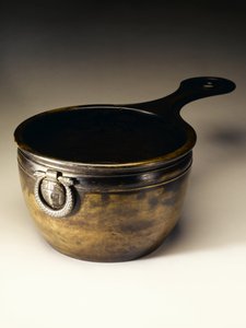 Patelnia z puszką w środku, z Dowalton Loch Crannog, Wigtownshire (brąz i cyna) autorstwa Roman