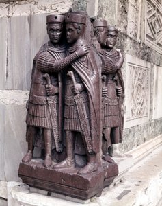 Tetrarchowie. Rzeźby w czerwonej porfidzie z IV wieku. Wenecja, Plac Świętego Marka. autorstwa Roman