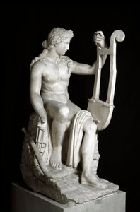 Apollo Lyricine lub Apollo trzymający lirową rzymską marmurową rzeźbę według greckiego oryginału. III wiek p.n.e. Rzym, Museo Nazionale Romano (Palazzo Massimo alle Terme) autorstwa Roman