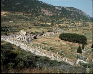 Widok ulicy Curetes w kierunku biblioteki Celsusa. autorstwa Roman