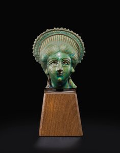 Głowa Izydy-Afrodyty, ok. I - II wne (fajans) autorstwa Roman Period Egyptian