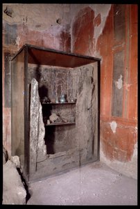 Karbonizowana szafa, Casa a Graticcio, V wpne-I wne autorstwa Roman Roman