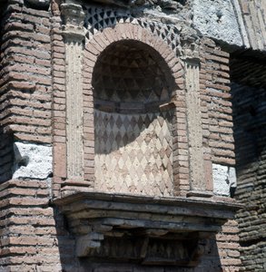 Casa del Laraire (Lararium) w Ostii (Ostia), w pobliżu Rzymu. autorstwa Roman Roman