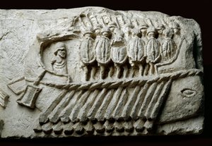 Odlew rzymskiego okrętu biremy przewożącego uzbrojonych żołnierzy (relief na skale) autorstwa Roman Roman