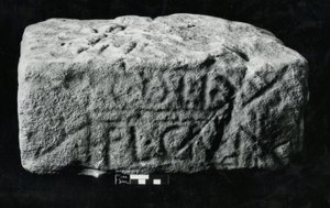 Kamień wiekowy (kamień) autorstwa Roman Roman
