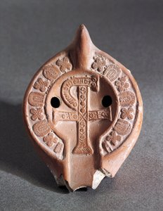 Lampa dekorowana z Chi-Rho, terakota autorstwa Roman Roman