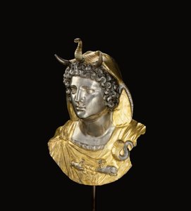 Godło Kleopatry Selene, c. koniec I wieku pne-początek I wieku naszej ery (paczka pozłacana i srebrna) autorstwa Roman Roman