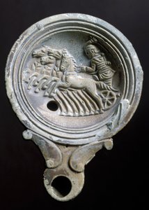Lampa oliwna przedstawiająca bryczkę wyścigową z czterema końmi (terakota) autorstwa Roman Roman