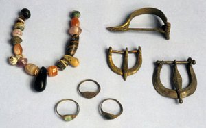Pierścienie, sprzączki i Fibulae, Masada (media mieszane) autorstwa Roman Roman