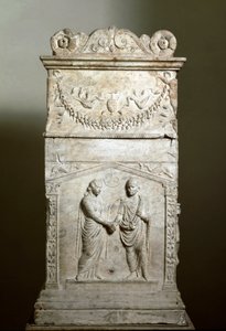Sztuka rzymska: ołtarz grobowy zdobiący scenę ślubu (Junctio dextrarum) - Płaskorzeźba - Rzym, Museo Nazionale Romano - Uścisk dłoni małżeństwa (Junctio dextrarum) - Marmurowa płaskorzeźba, sztuka rzymska, z ołtarza nagrobnego małżeństwa - Rzym, Museo Nazi autorstwa Roman Roman