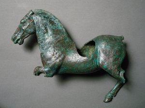 Sztuka rzymska: „” galopujący koń””” Rzeźba z brązu z Cerro al Calvario. autorstwa Roman Roman