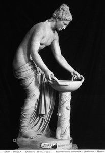 Posąg przedstawiający Danaide (marmur) autorstwa Roman Roman