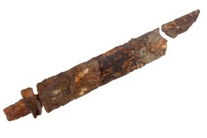 Miecz, koniec II lub bardzo początek III wieku (żelazo) autorstwa Roman Roman