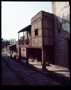 Widok domu, V wpne-I wne autorstwa Roman Roman