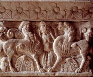 Centaur i lew, rzeźbiona głowica na trybunie Zakonu autorstwa Romanesque