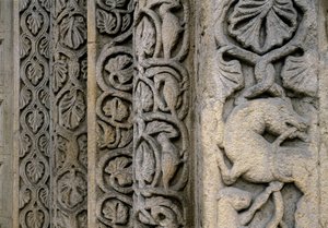 Detale dekoracyjne fasady bazyliki, początek XII w. (relief) autorstwa Romanesque