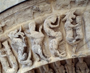Detal rzeźby portalu południowego autorstwa Romanesque