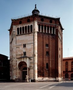 Widok zewnętrzny baptysterium autorstwa Romanesque