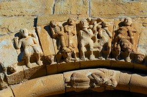 Fasada kościoła Saint Maria de Covet, Isona, Hiszpania, detal autorstwa Romanesque