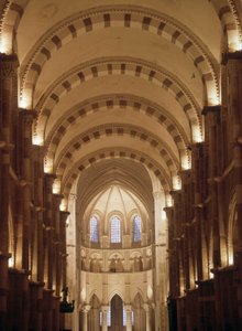 Wnętrze katedry w Vezelay autorstwa Romanesque