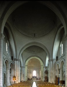 Widok wewnętrzny katedry Saint Pierre (Saint Pierre) autorstwa Romanesque