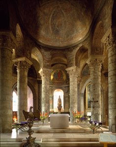 Sztuka romańska: widok wnętrza kościoła Notre Dame (Notre-Dame) la Grand, Poitiers (Wiedeń) autorstwa Romanesque