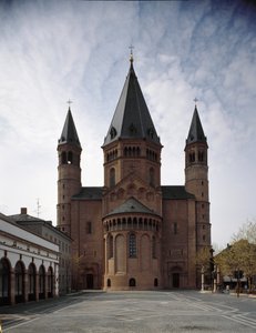 Sztuka romańska: widok katedry św. Marcina, zbudowanej między X a XII wiekiem. Moguncja, Niemcy autorstwa Romanesque