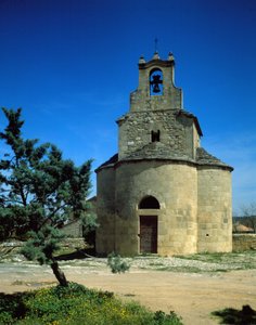 Romańska kaplica Sainte Croix w Peyrolles w Aix-en-Provence. autorstwa Romanesque