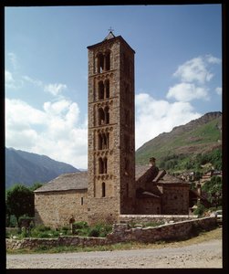 Widok na kościół autorstwa Romanesque