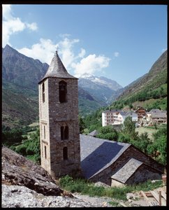Widok kościoła św. Jana de Boi (zdjęcie) autorstwa Romanesque