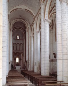 Widok nawy autorstwa Romanesque