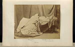 [Lady Middleton jako "Elaine" i Sophy L.M. w Tableau Vivant z "Sielanki o królu"].