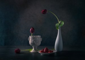 Melancholijne tulipany i truskawki