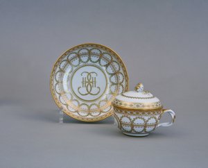 Filiżanka i spodek z monogramem Cesarskiej Fabryki Porcelany Katarzyny II, lata 1770-1780