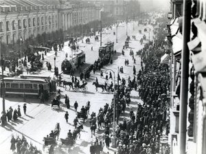 Demonstracja w Petersburgu przeciwko masakrze w Lenie na Syberii, kwiecień 1912 r. autorstwa Russian Photographer