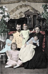 Portret rodzinny cara Mikołaja II (1868-1918) Około 1901-1902 autorstwa Russian Photographer