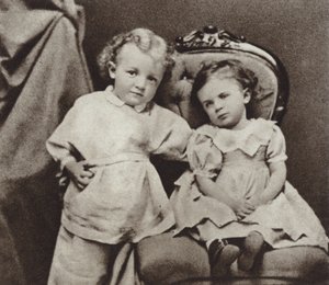 Lenin w wieku czterech lat i jego siostra Olga, Simbirsk, 1874 autorstwa Russian Photographer