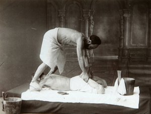 Kąpiel orientalna. Masaż. Albumin Zdjęcie Dmitrija Iwanowicza Jermakowa (1845-1916) autorstwa Russian Photographer