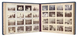 Rosyjska rodzina cesarska, strona z albumu fotograficznego, ok. 1897-99 (zdjęcie czarno-białe) (zob. także 487673-80) autorstwa Russian Photographer