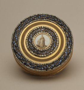 Tabakiera z późniejszą miniaturą pomnika Katarzyny II, autorstwa Johanna Gottlieba Scharffa, Petersburg, 1776 (złoto, emalia i kamienie szlachetne autorstwa Russian School