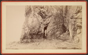 Split Rock od północy, Mt. Desert. autorstwa S.R. Stoddard