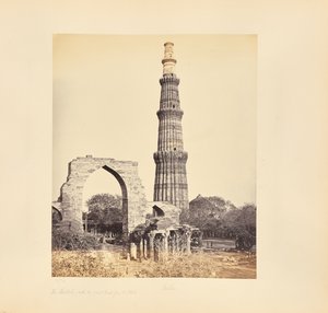 Delhi; Kutub Minar z Wielkim Łukiem, od zachodu autorstwa Samuel Bourne