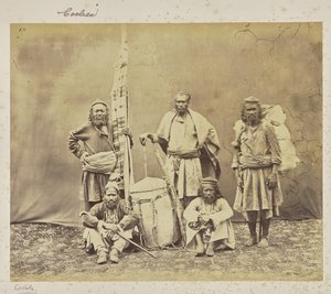 [Pracownicy górscy w Shimla z Khiltas i Dandy]. autorstwa Samuel Bourne