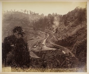 Stacja cofania pod Teendarią, Darjeeling,  z „Widoków Darjeeling”,  1860 - 1880    (zdjęcie czarno-białe)