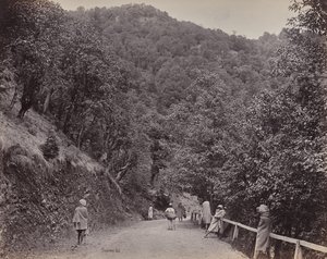 Shimla. Mall, czyli główna ulica autorstwa Samuel Bourne