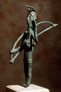 Kultura nuragi (nuraghi) Sardynii: statuetka łucznika z brązu. VIII-VII w. p.n.e. Cagliari, Narodowe Muzeum Archeologiczne, Sardynia, Włochy