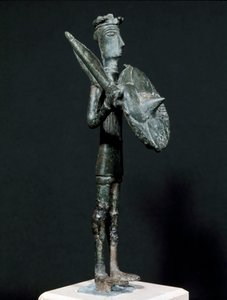 Kultura nuragi (nuraghi) Sardynii: brązowy posąg wojownika Teti z gór Arcosu. VIII-VII w. p.n.e. Rozmiar 24 cm Cagliari, Narodowe Muzeum Archeologiczne, Sardynia, Włochy