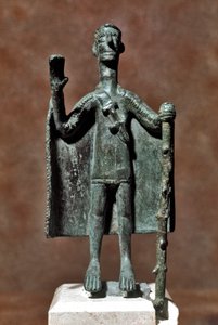 Kultura nuragi (nuraghi) Sardynii: brązowa statuetka podróżnika trzymającego kij i przykrytego peleryną. VIII-VII w. p.n.e. Cagliari, Narodowe Muzeum Archeologiczne, Sardynia, Włochy